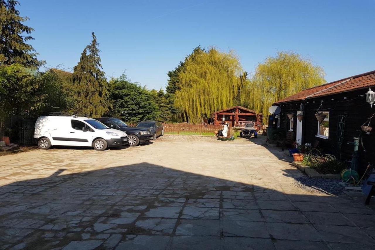 Ottleys Guest House Theydon Bois Exterior photo