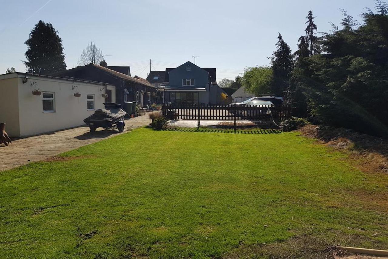 Ottleys Guest House Theydon Bois Exterior photo